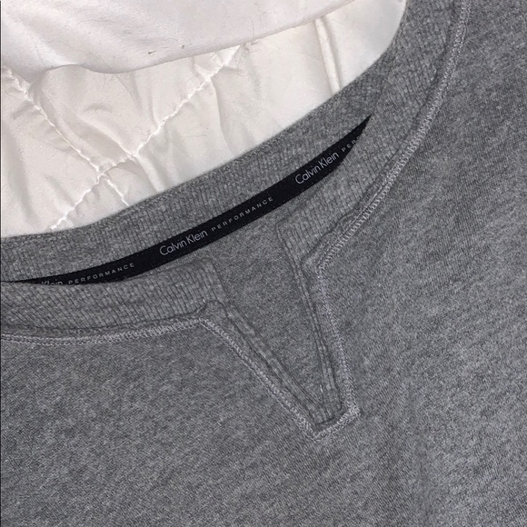 Calvin Klein Crew Neck💫 - Picture 2 of 3